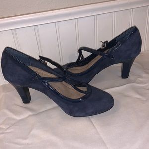 GIANI BERNINI navy blue heels! womens size 6.5!